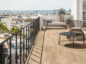 Напольное покрытие из керамогранита под дерево