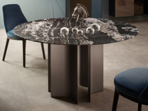 Круглый мраморный стол
