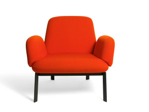 Тканевое кресло с подлокотниками