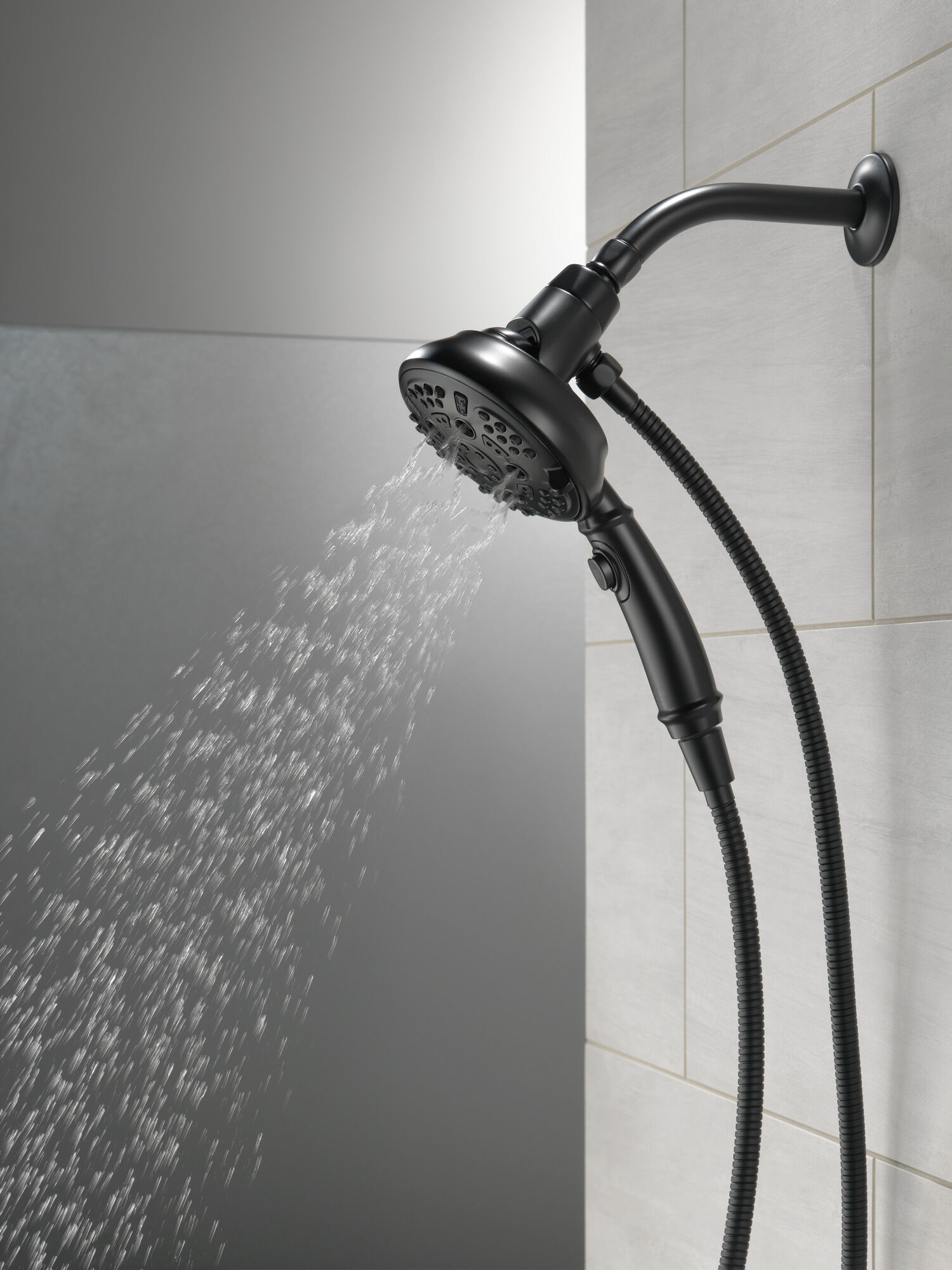 54710-BL-PK Ручной душ SureDock ™ с 7 настройками Delta Faucet Universal Showering Матовый черный  - Вид №13