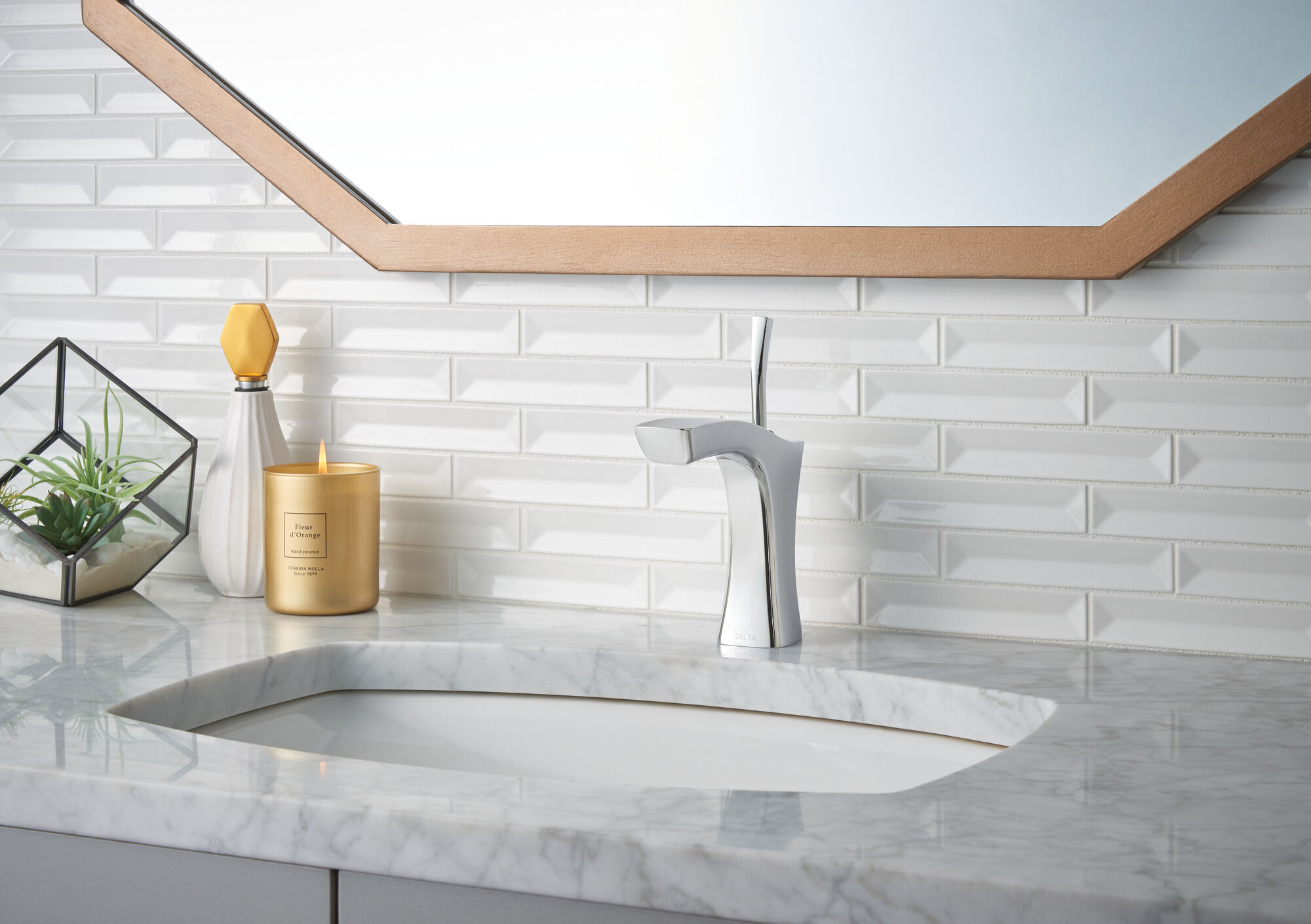 Смеситель для ванной с одной ручкой - меньше всплывающих окон Delta Faucet 574-SSLPU-DST - Вид №3