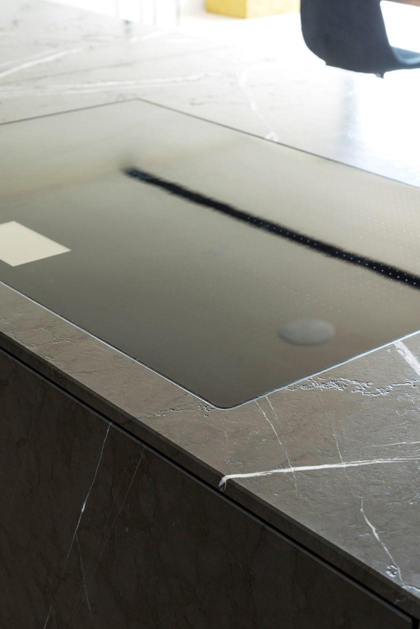 TM Italia Cucine Кухня с островом и системой коринфских каменных стен D90 sun-id-1462370 - Вид №6