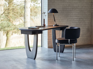 Стол из массива дерева с ящиками