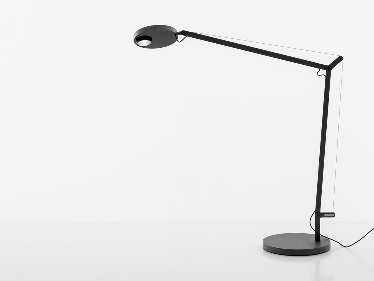 Алюминиевая регулируемая светодиодная настольная лампа Artemide ARCH-00150803 - Вид №2