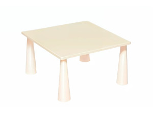 Деревянный обеденный стол