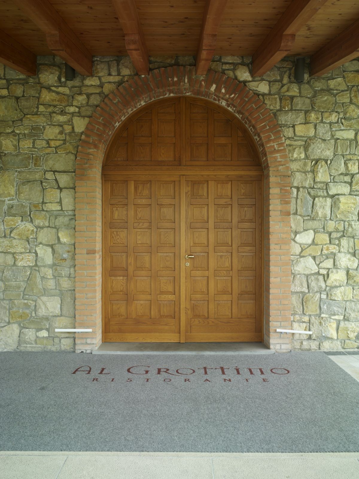 Арочная бронированная входная дверь для экстерьера Carminati деревянные входные двери и двери ARCH-00077343 - Вид №1