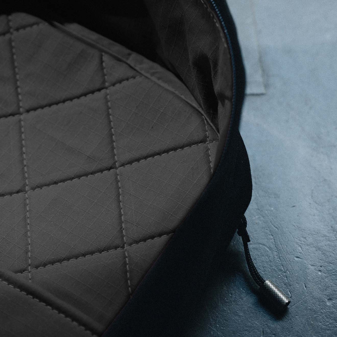 W301BLA-STO-BST Ежедневная упаковка 21 л - Камень / Черная сталь Wingback  - Вид №27