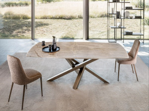 Фиксированный стол с столешницей из натурального камня