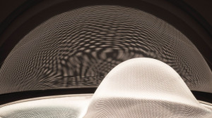 Металлическая светодиодная настольная лампа