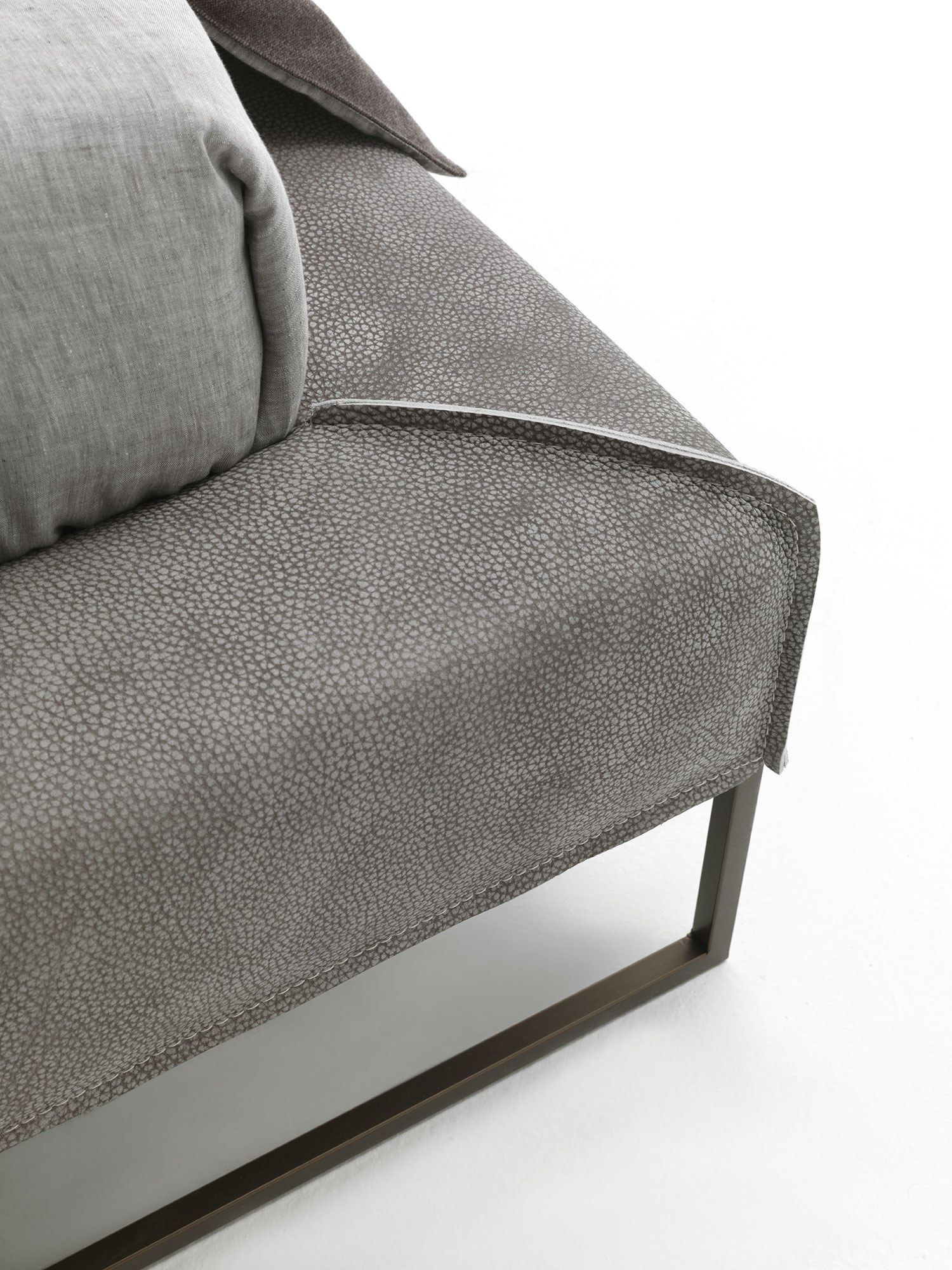 Тканевая кровать с мягким изголовьем Frigerio облако ARCH-00147350 - Вид №4