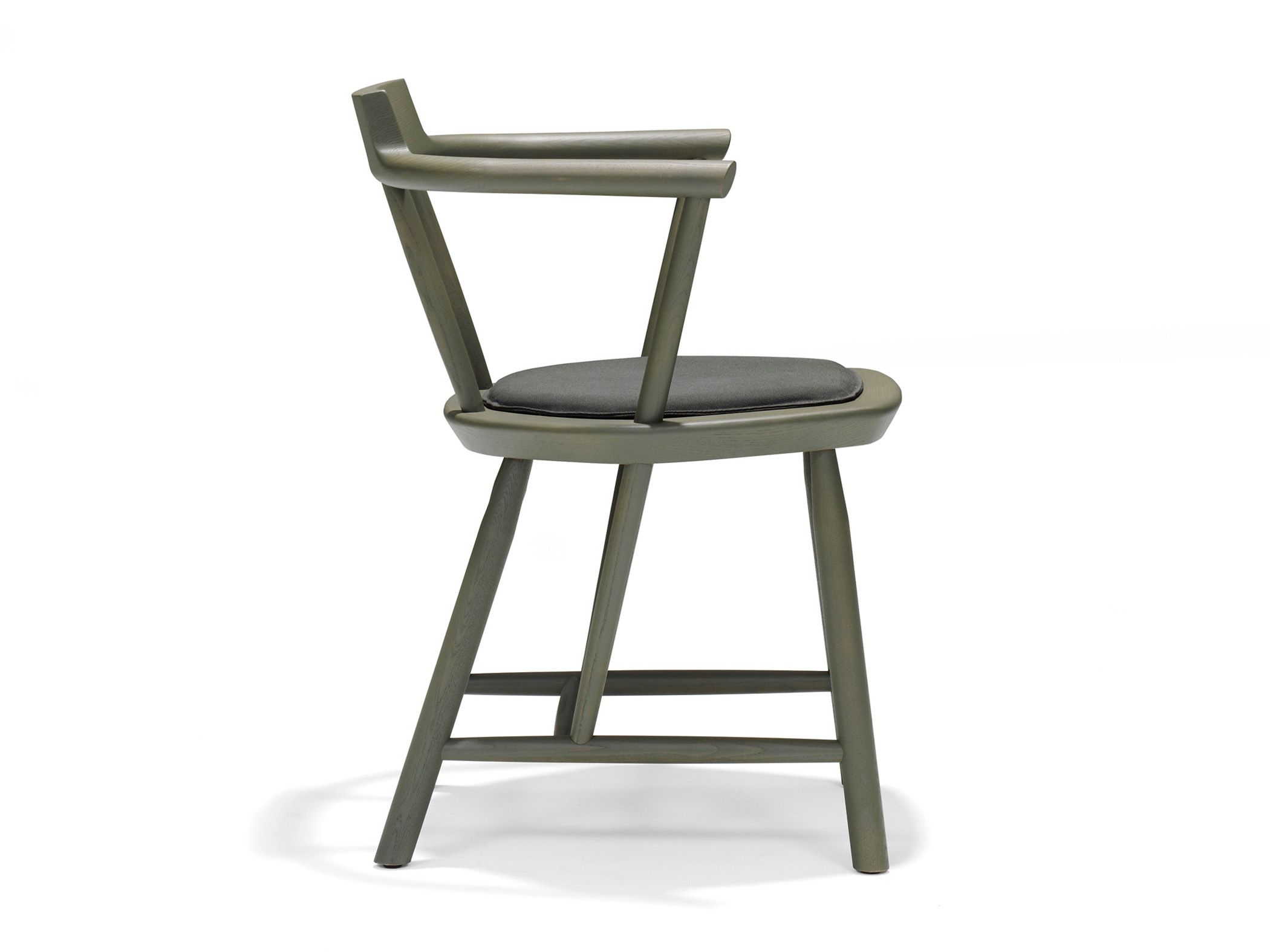 Стул из массива дерева с подлокотниками со встроенной подушкой Linteloo Oiseau ARCH-00072289 - Вид №1