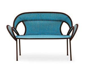 Диван из полиэтиленовой проволоки ручной работы