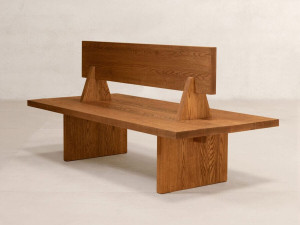 Скамья из массива дерева со спинкой