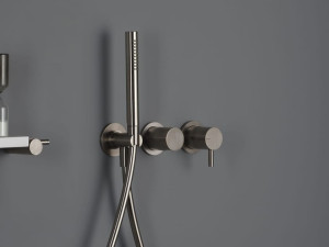 Однорычажный латунный смеситель для ванны с ручным душем