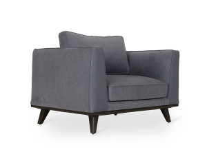 Тканевое кресло с подлокотниками