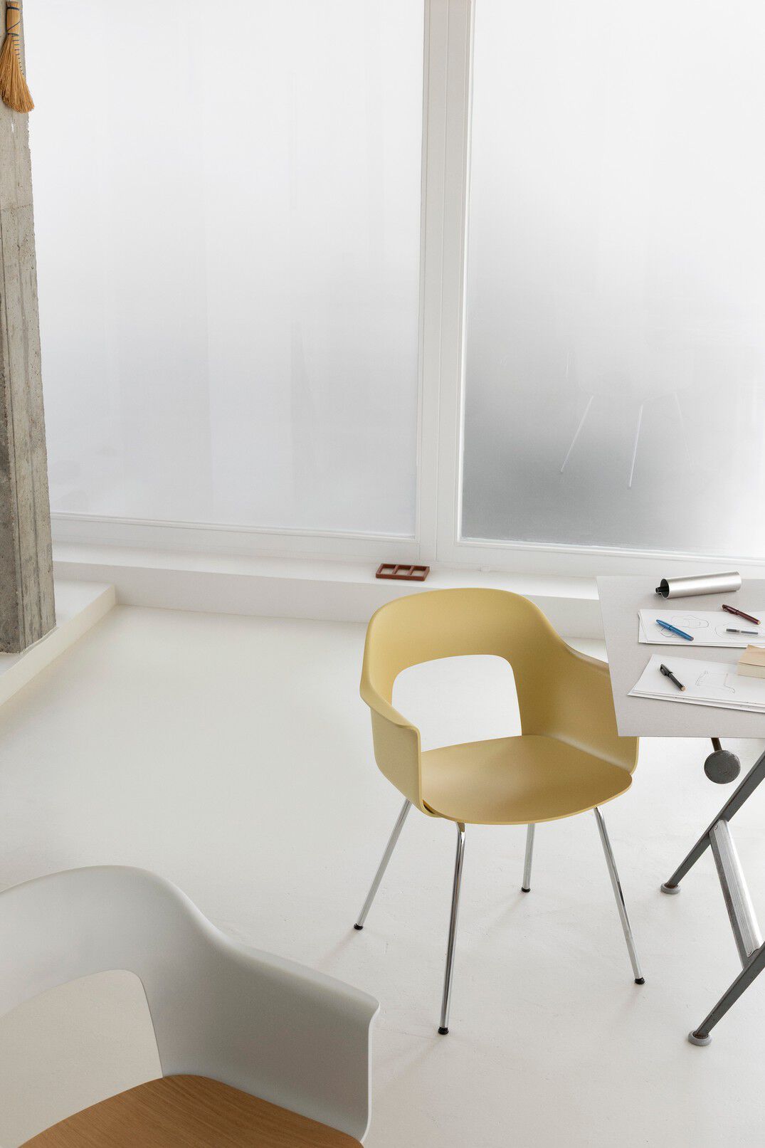 Полипропиленовый стул с подлокотниками с открытой спинкой Hay макет ARCH-00062765 - Вид №17