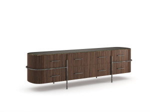 Деревянный шкаф с распашными дверями