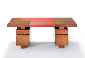 Деревянный прямоугольный стол