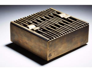 Бронзовая пепельница