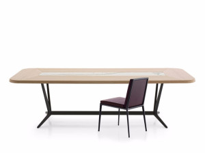 Деревянный прямоугольный стол для гостиной