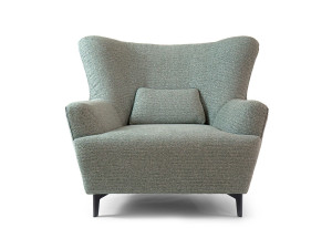 Тканевое кресло с подлокотниками