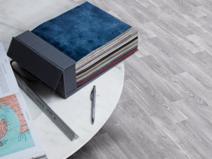 Нескользящий виниловый пол с эффектом дерева