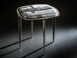 Квадратный журнальный столик из натурального камня