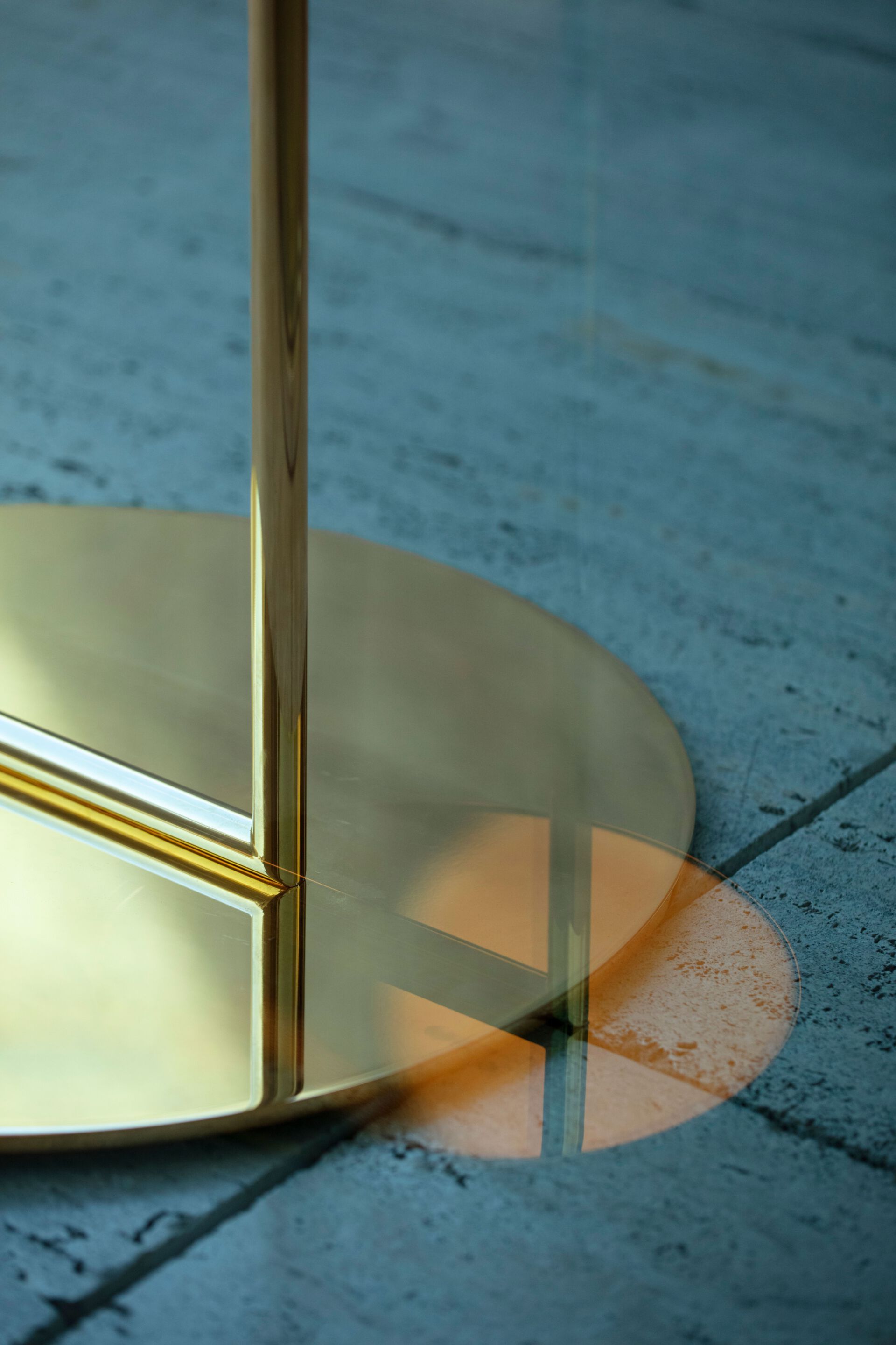 Напольная лампа из дутого стекла с позолоченным основанием 24K Flos IC Lights ARCH-00052635 - Вид №8