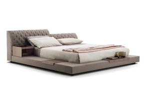 Двуспальная кровать с капитонным изголовьем