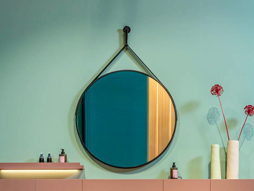Зеркало из искусственной кожи для ванной комнаты с настенной рамкой Arbi Arredobagno PENDANT ARCH-00128431