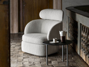 Тканевое кресло с подголовником