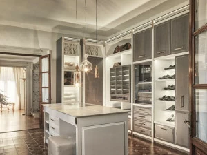 Martini Interiors Гардеробная из дуба со встроенной подсветкой на заказ Essenza