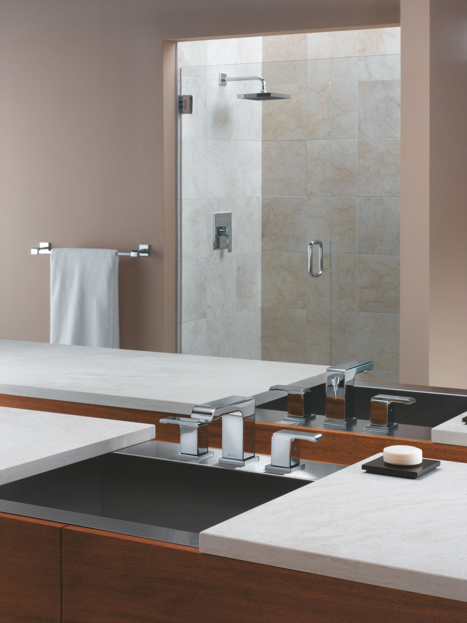 77524 Вешалка для полотенец 24 дюйма Delta Faucet Ara Хром - Вид №2