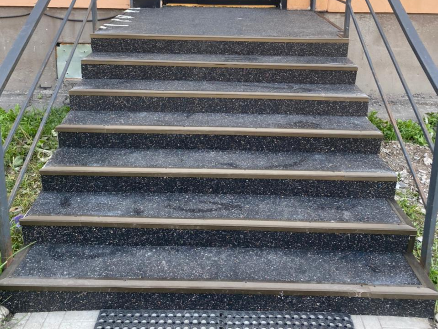 9.3.4AS.Bg Противоскользящие накладки на ступени Alegria step и Alegria step waterproof  - Вид №8