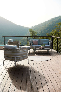 Керамический низкий садовый столик