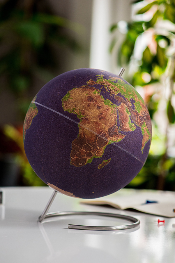 SK CORKGLOBE3 Глобус цветной colour большой Suck UK  - Вид №5