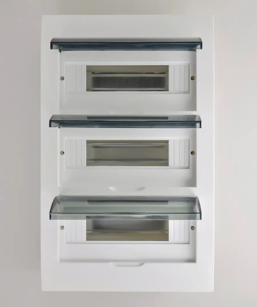 LUXRAY Боксс прозрачной крышкой ЩРВ-П-36 для внутренней установки 36-и модульных устройств LEZARD 731-1000-036 - Вид №1