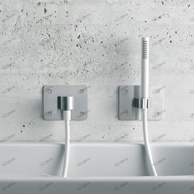 30 40. Выход воды Quadrodesign 