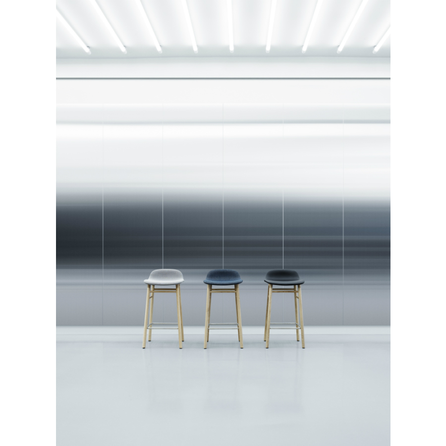 Барный стул Form с ножками из дуба 65 см, серый Normann Copenhagen 602781 - Вид №2