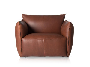 Кожаное кресло с подлокотниками