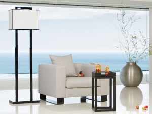 Тканевое кресло с подлокотниками