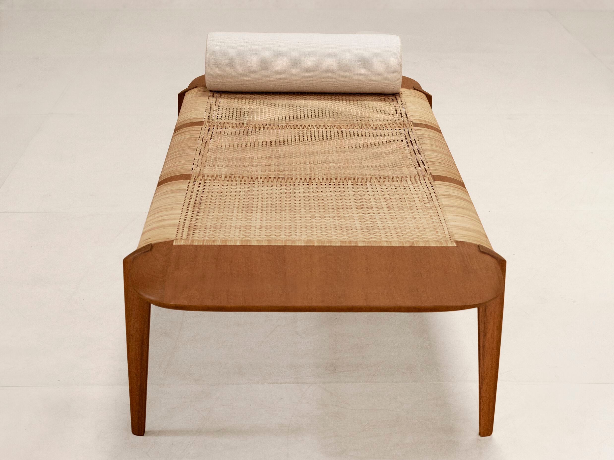 Dormeuse из тикового дерева Phantom Hands Tangāli ARCH-00136216 - Вид №1