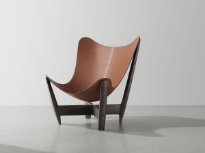 Кожаное кресло без подлокотников