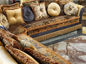 Угловой диван в классическом стиле