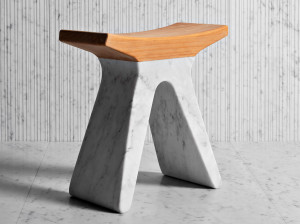 Низкий табурет из мрамора и дерева