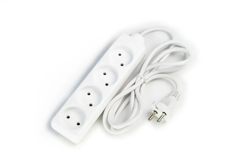 Удлинитель ЗАЩИТА ПРО на 4 розетки с защитой до 2200 Вт 83061715