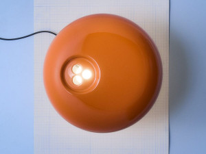 Мраморная и металлическая светодиодная настольная лампа