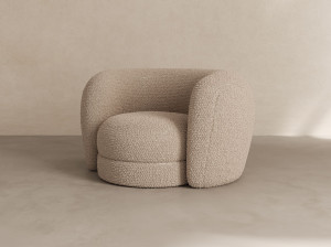 Тканевое кресло с подлокотниками