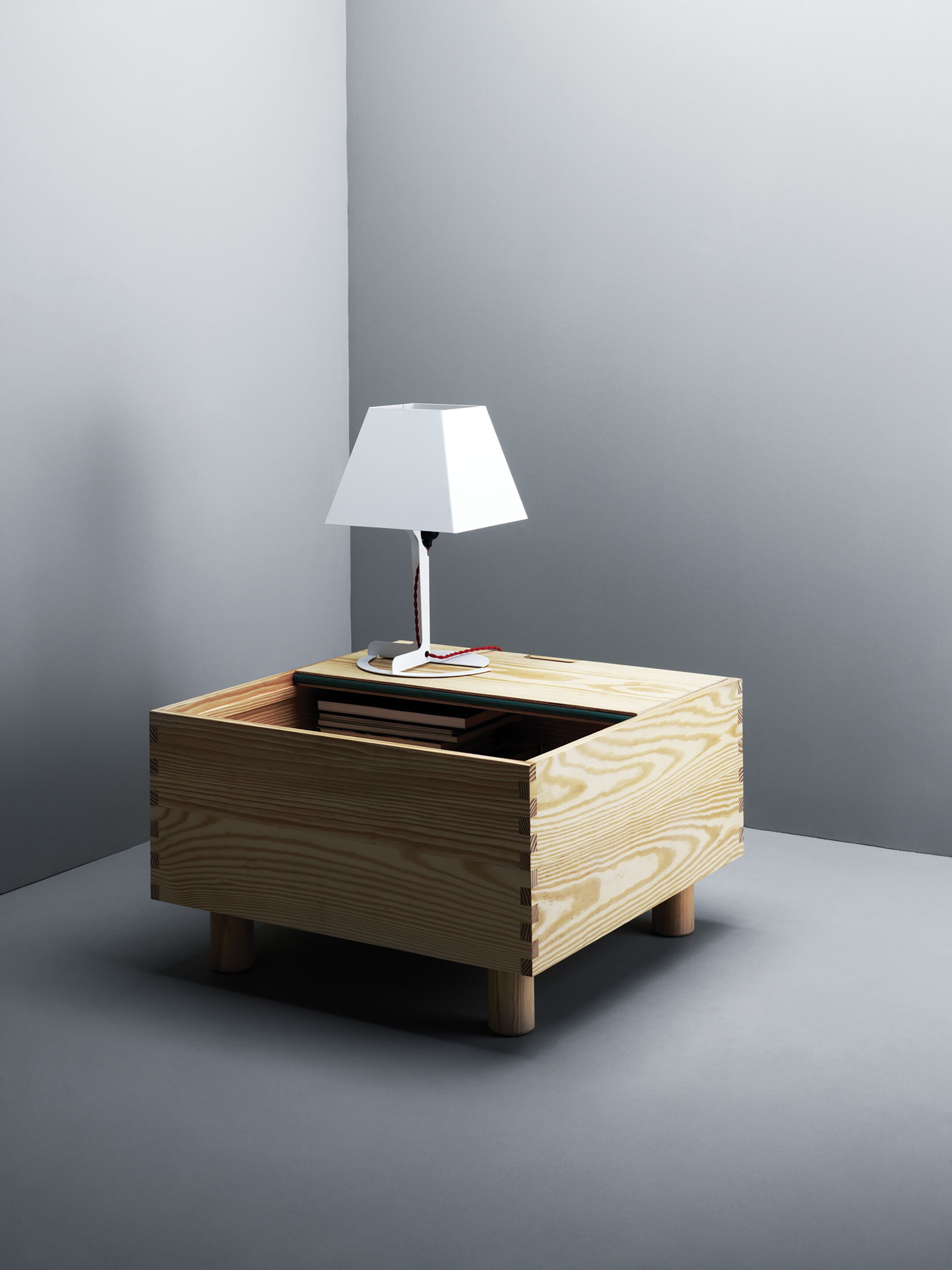 Квадратный Сосновый журнальный столик с отсеком для хранения Established&Sons Crate Series ARCH-00113397 - Вид №3