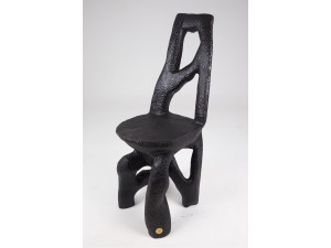 Деревянный стул